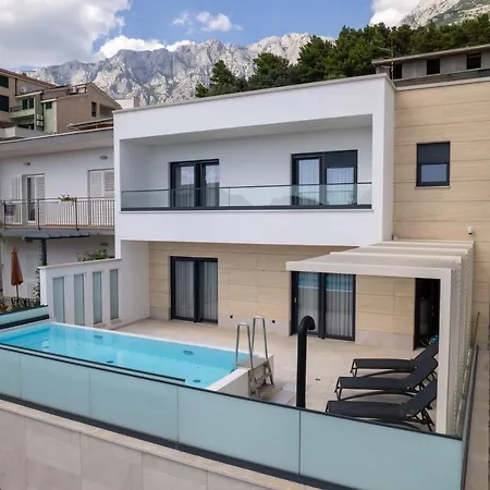 Iva - Center Of Holiday home Makarska